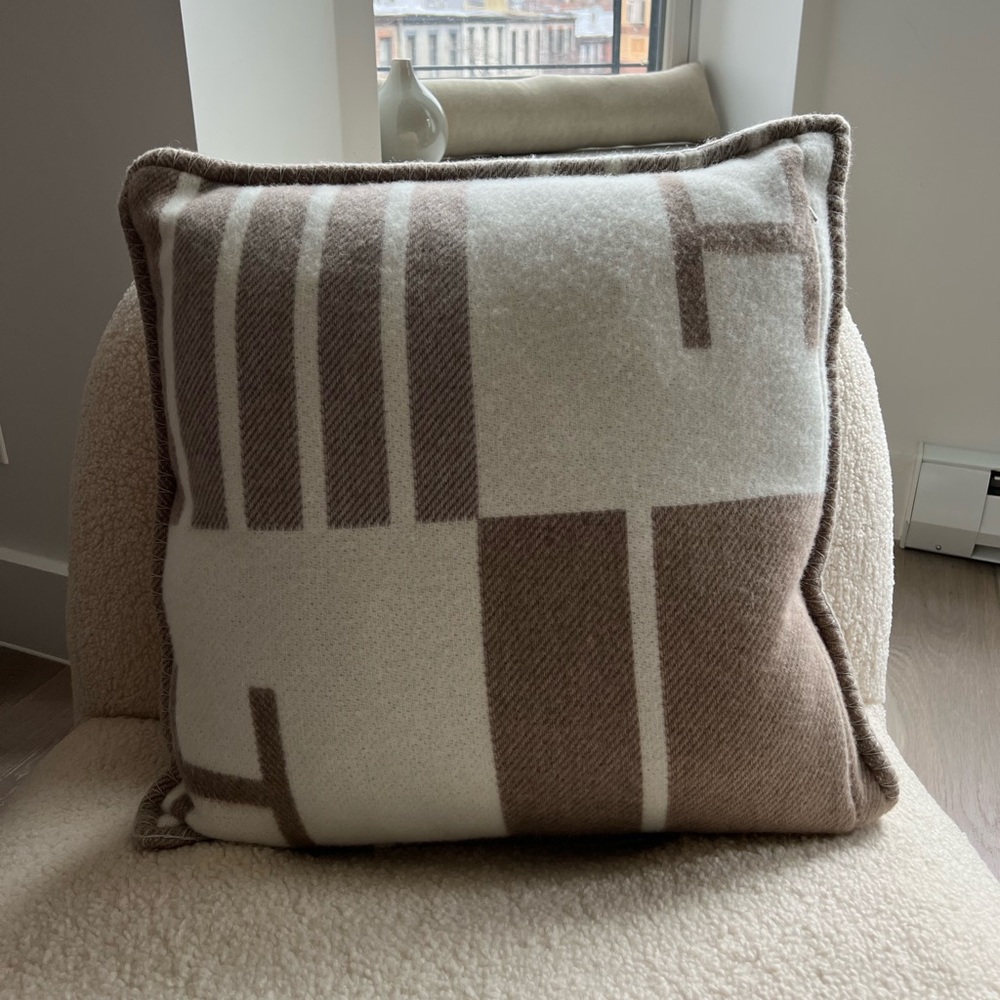 Hermès Brand New Avalon Vibration Pillow - Picture 7 of 7